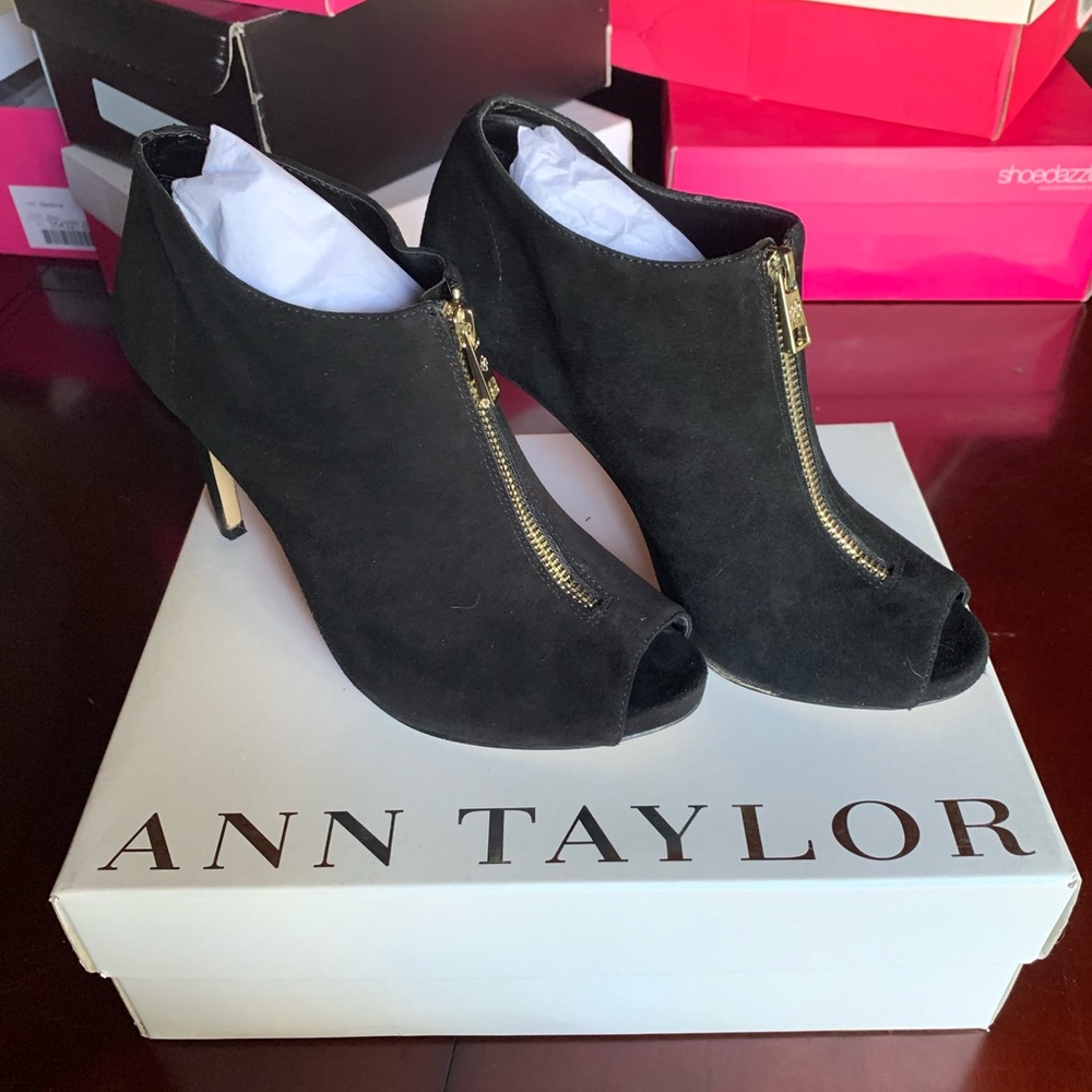 Ann Taylor, Style #347586 ‘Mattie Zipper Shoetie’